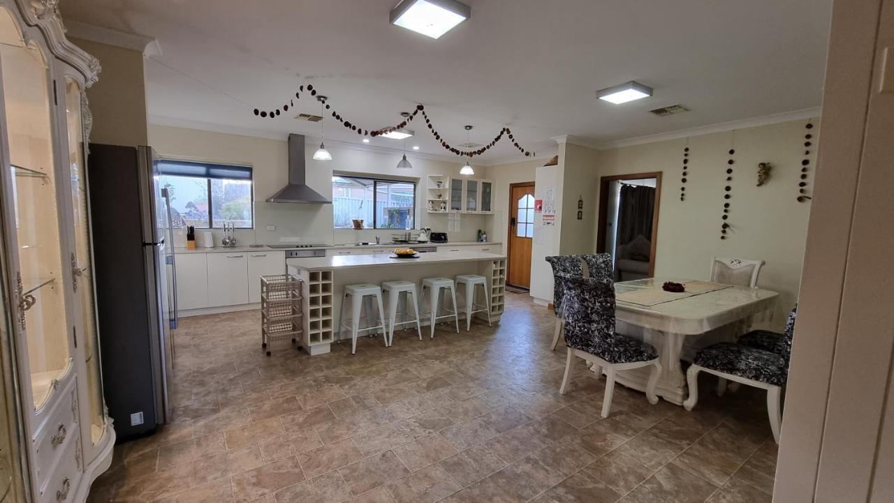 Spacious Holiday Home - Waikerie ภายนอก รูปภาพ